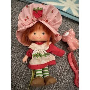 Vintage 1980's Kenner Strawberry Shortcake doll HERSELF with pet cat-Custard